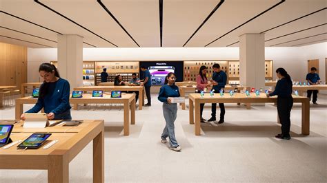 apple store eau claire.